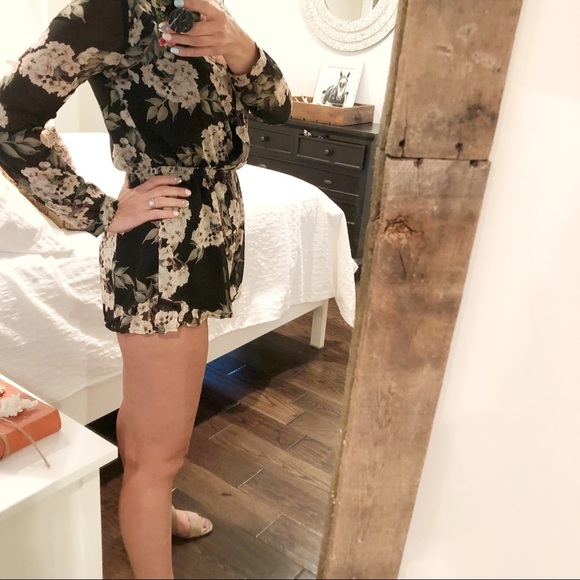 ASTR floral flirty romper - Picture 5 of 7